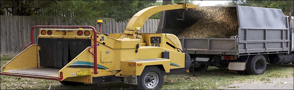 Wood chipper sprays debris